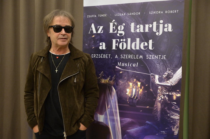 Az Ég tartja a Földet